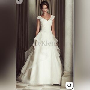 Wedding Dress-Organza V-neck chic wedding dress with layered Ruffles